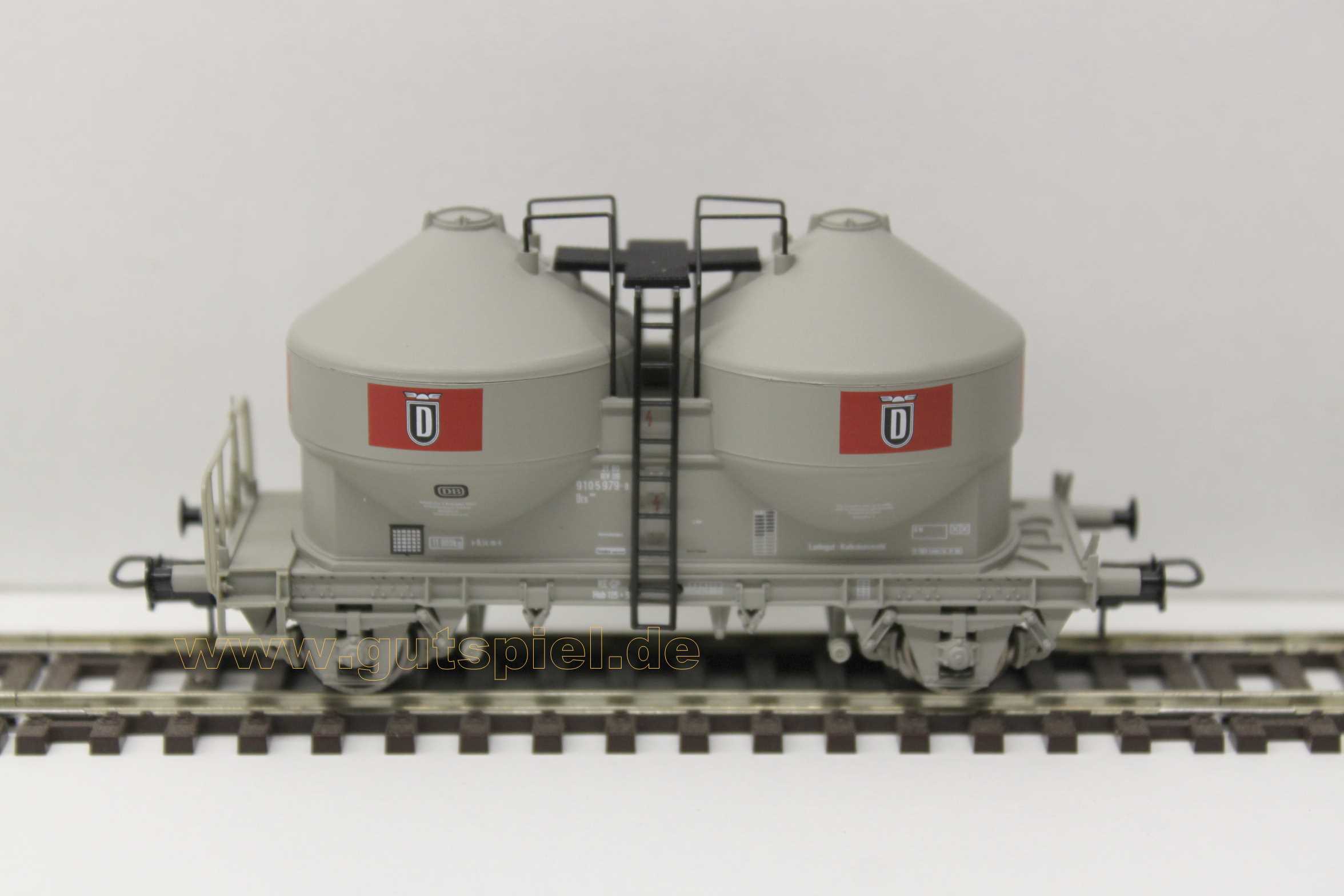 Güterwagen-Set mit zwei Güterwagen Tarnfarbenund Beladen
